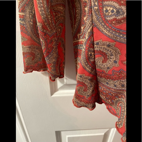 *SOLD* Beautiful Top - Picture 2 of 3